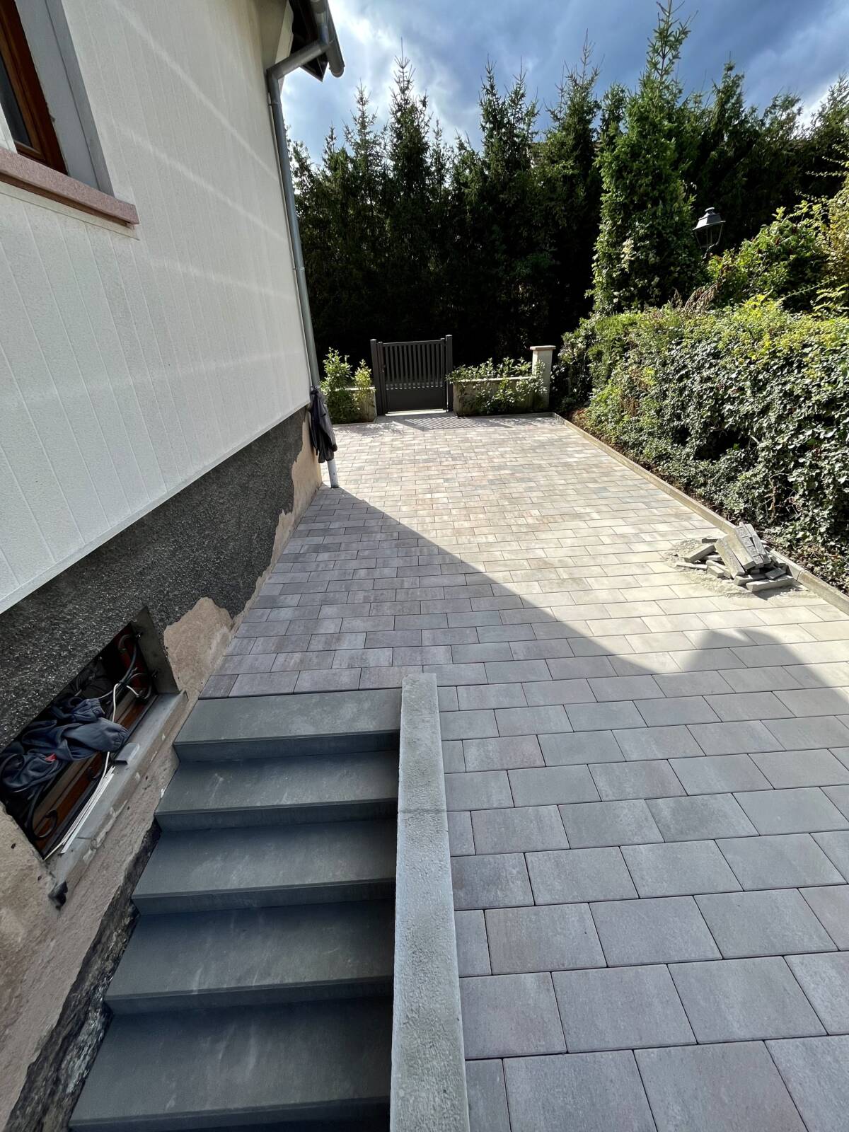 Terrassement / pavage / escalier béton / marche bloc / mur de soutènement / grillage / cloture / caniveau / assainissement / bordure à Ottrott Brumath 3