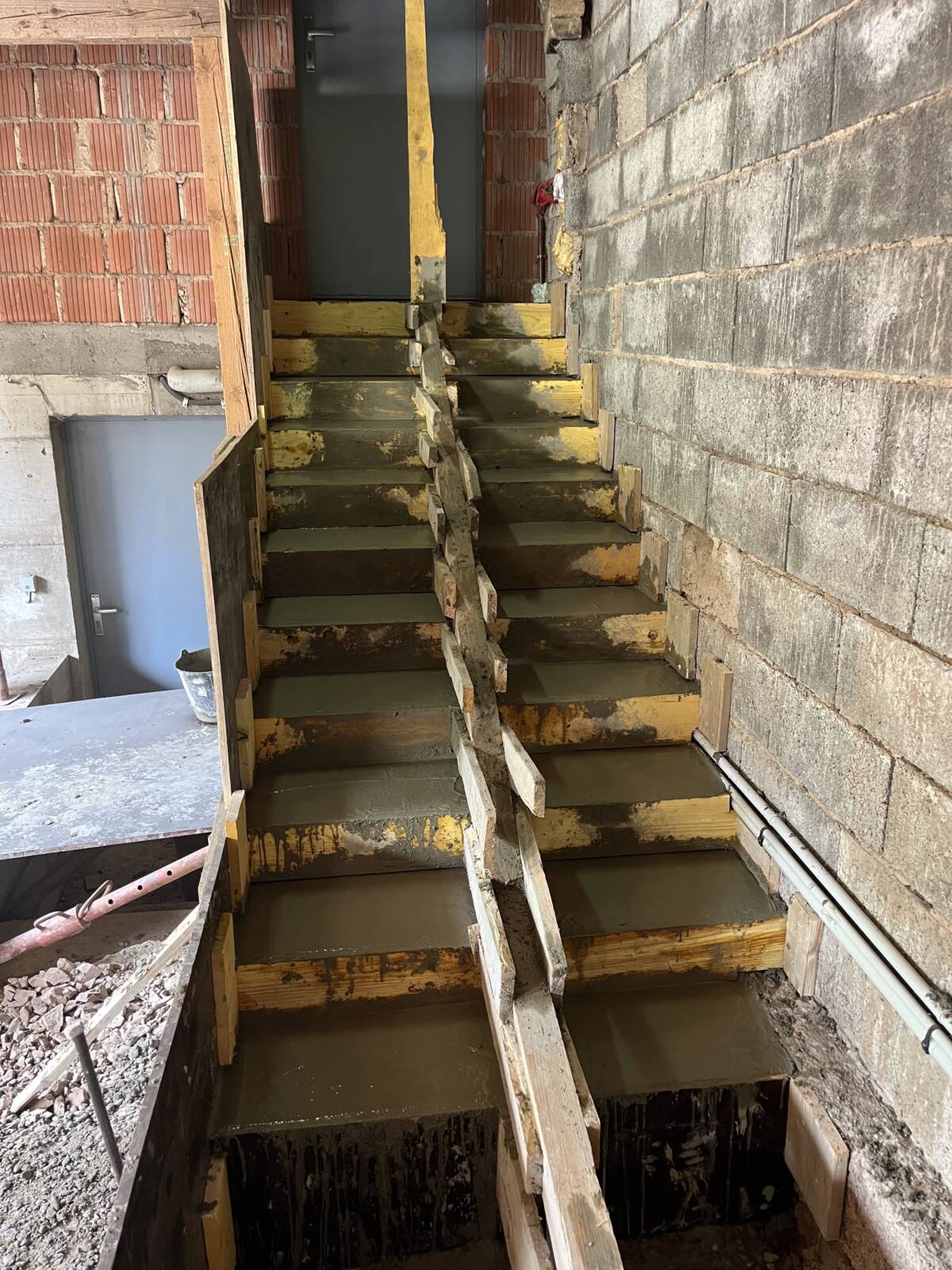 Chantier Lutzelhouse : Démolition / maçonnerie / escalier / mul aglo / terrassement et dallage dalle béton Lingolsheim 1