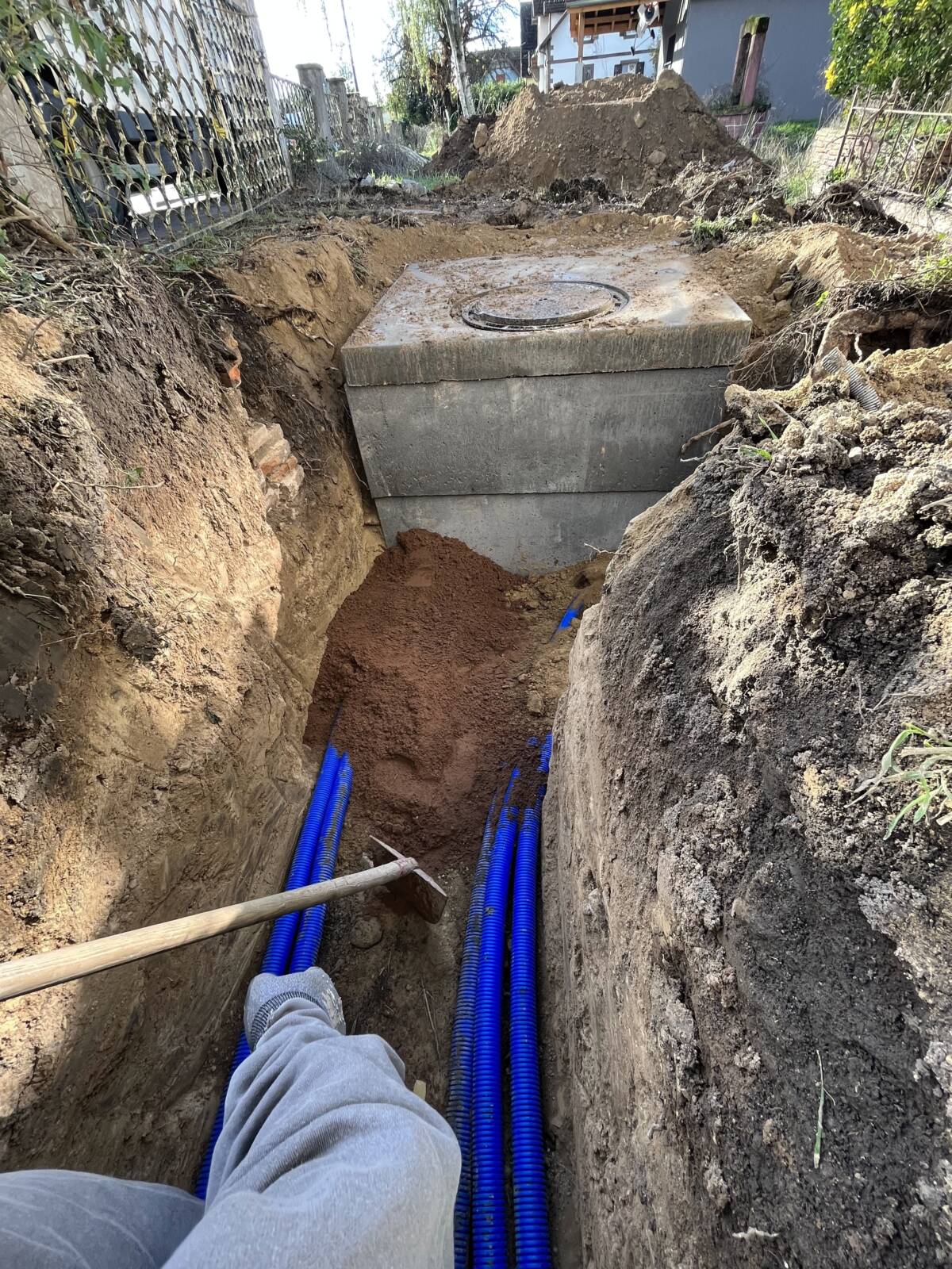 Mise en place d&#8217;un regard compteur d&#8217;eau pour 5 logements à Niedernai : Terrassement / regard / PE eau potable / gaine fourreau tpc / grillage avertisseur Obernai 0